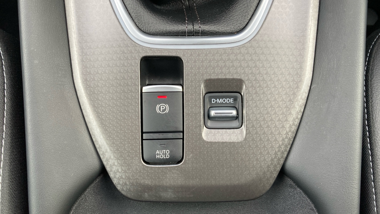 Nissan Qashqai 1.3 DiG-T MH 158 N-Connecta 5dr Petrol Hatchback